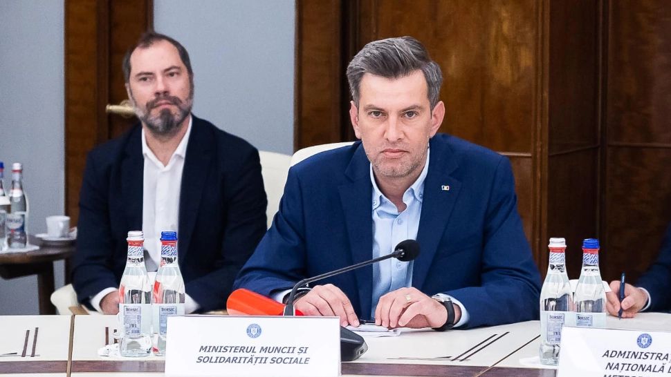 Secretar de stat din Ministerul Muncii, luat cu ambulanța din ședința de guvern. I s-a făcut rău din cauza Covid. Este vaccinat și a mai fost infectat