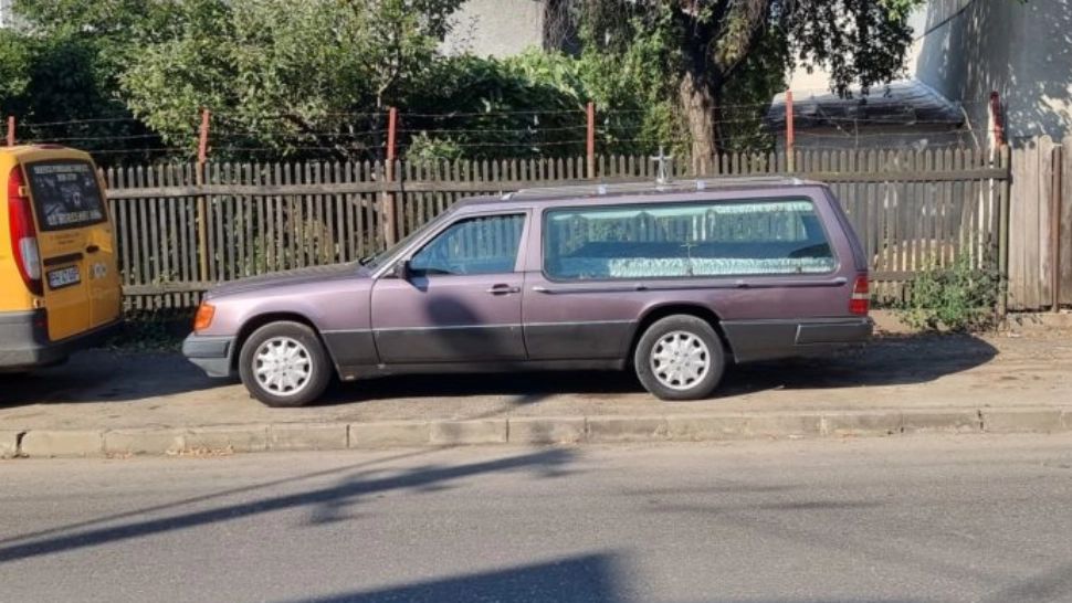 Un cadavru a zăcut într-o maşină mortuară o noapte întreagă, la Ploieşti