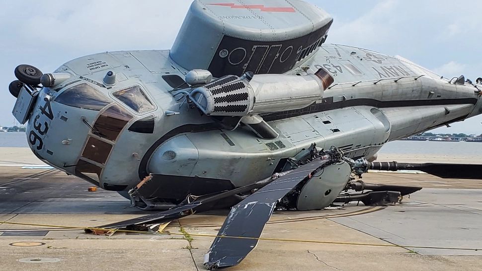 9 elicoptere ale Marinei americane, distruse de o furtună - FOTO