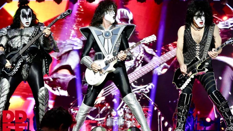 Un fenomenal turneu de adio și un show absolut fabulos "KISS LOVES YOU, BUCHAREST"