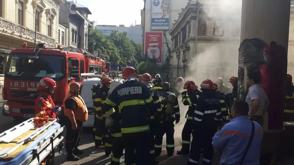 Incendiu în centrul Capitalei, lângă Biblioteca Centrală Universitară. UN om A MURIT, altul a ajuns la SPITAL -  FOTO/VIDEO