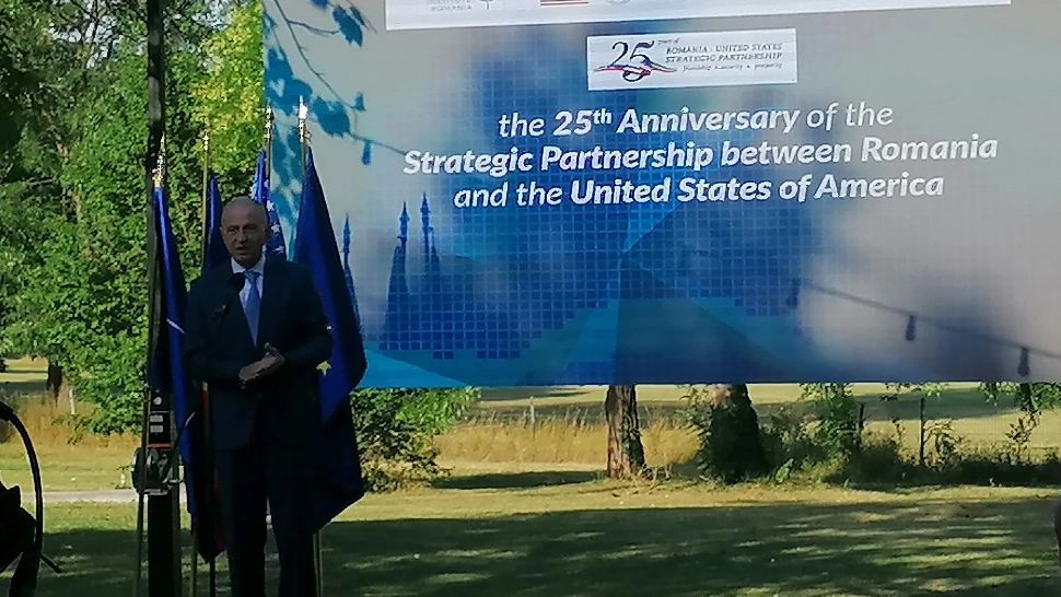 Mircea Geoană, amintiri de la începuturile Parteneriatului Strategic România-SUA: Cum a ajuns Bill Clinton la București