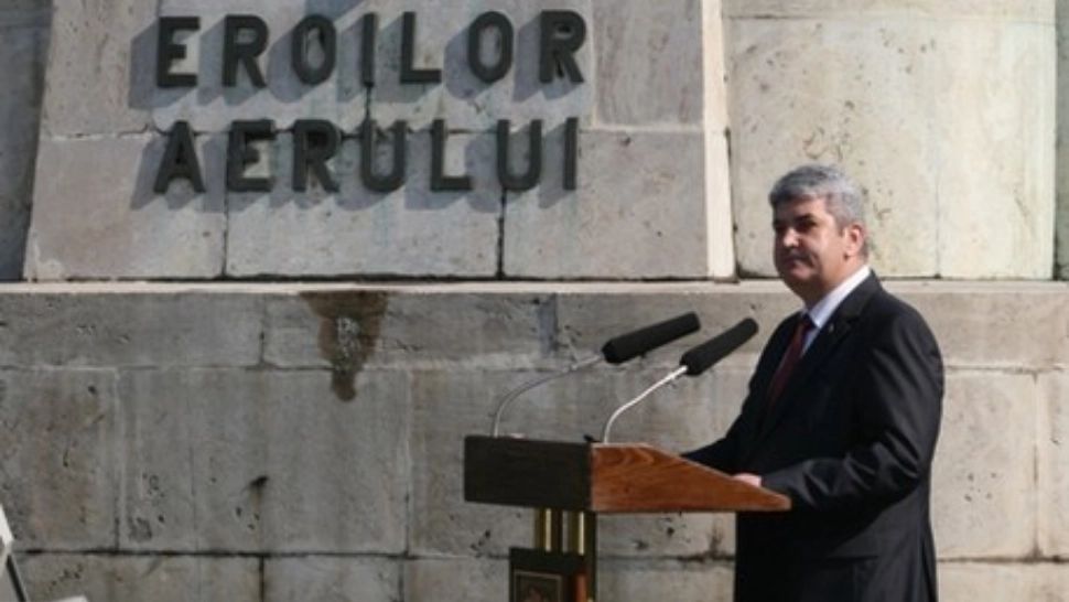 Gabriel Oprea: „La Mulți Ani Forțelor Aeriene Române!”