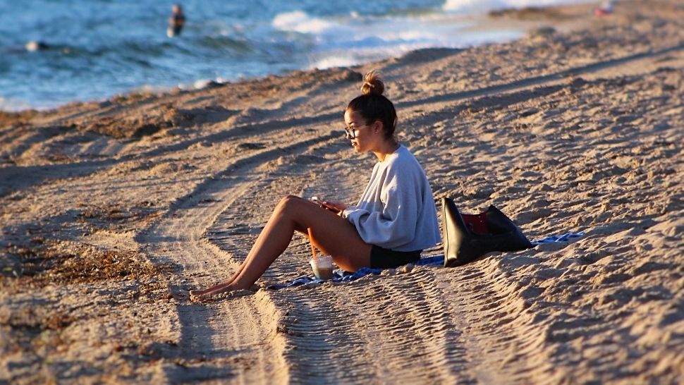 Adevărul pe care nu ți-l spune nimeni despre decojirea pielii după plajă