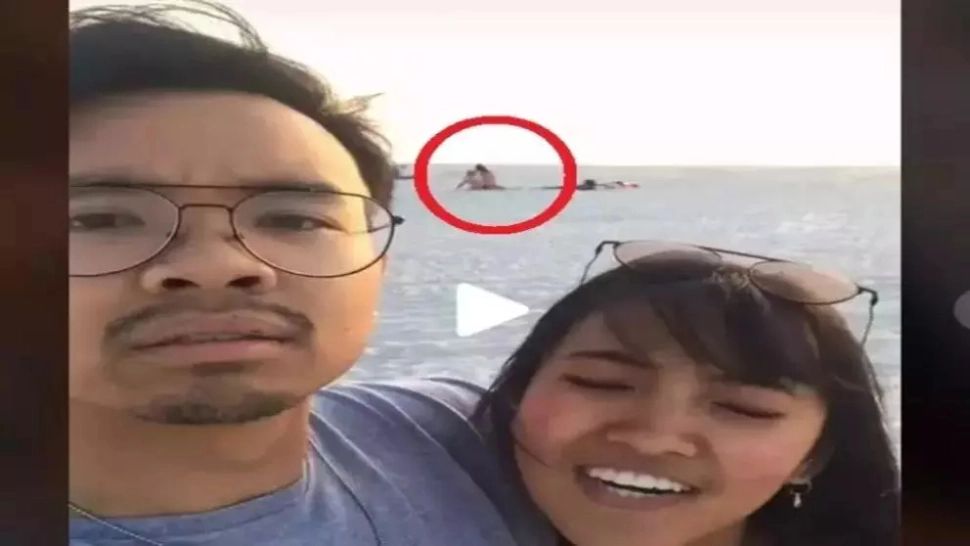 VIDEO – Voiau să-și facă doar un selfie, însă au observat ceva ciudat în spatele lor