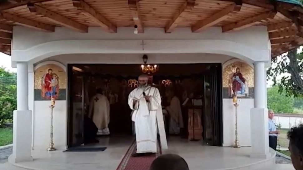 VIDEO - A început să plouă chiar în timpul rugăciunilor pentru salvarea culturilor de secetă - Moment uluitor la Bacău