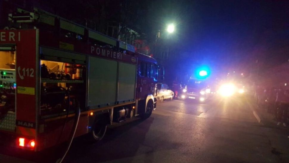 EXPLOZIE într-un bloc din Cluj-Napoca. Trei adulți și un copil de un an, transportați la spital - VIDEO