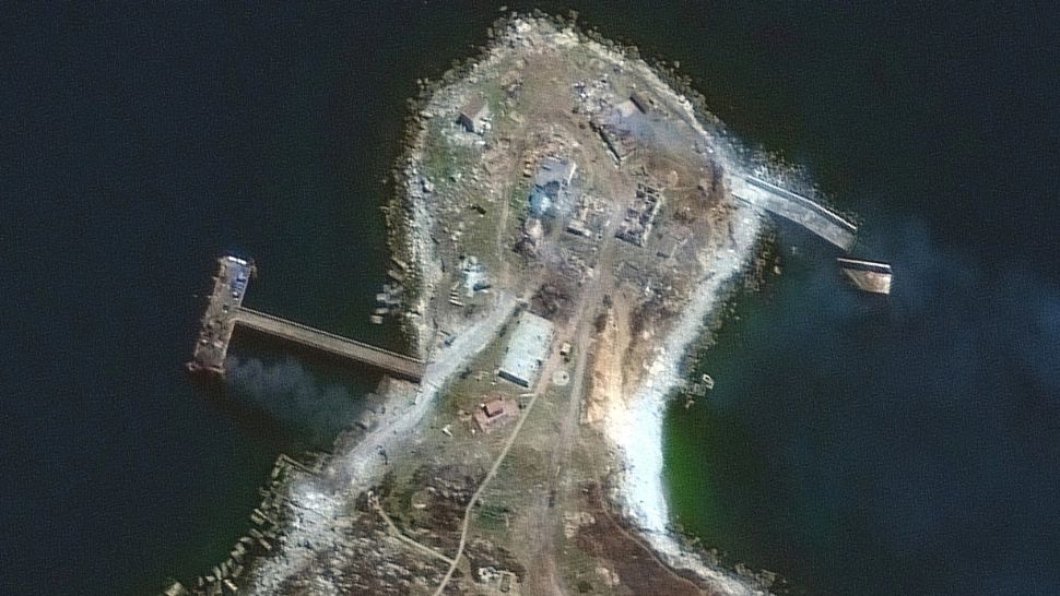 Insula Șerpilor, părăsită de ruși, este curățată de Armata Ucrainei - Captura de război este uriașă