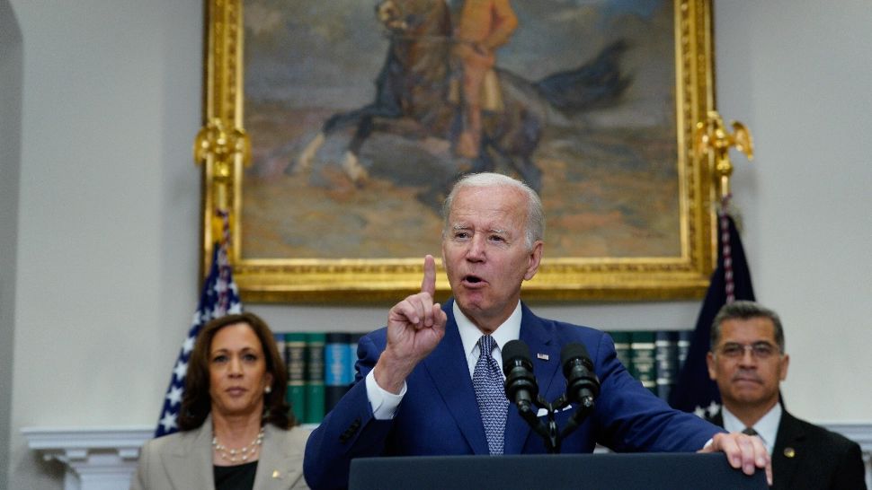 Joe Biden, moment HILAR. A repetat o frază, dând impresia că a citit din prompter indicațiile de regie 