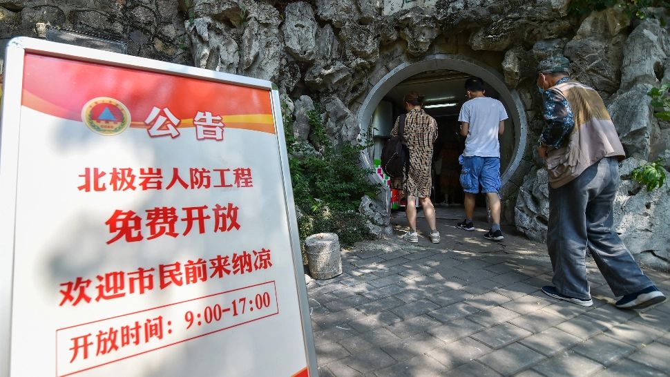 Viitorul e sub pământ, la suprafață va fi prea cald. China își trimite deja cetățenii in adăposturi anticaniculă -GALERIE FOTO