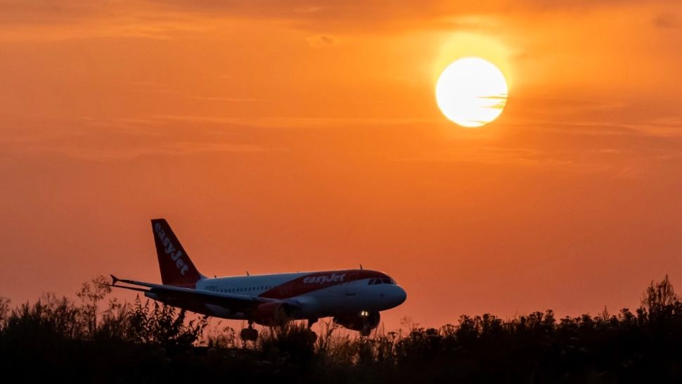 Aeroport internațional, ÎNCHIS TEMPORAR din cauza pistei TOPITE de caniculă! Ce s-a întâmplat cu zborurile