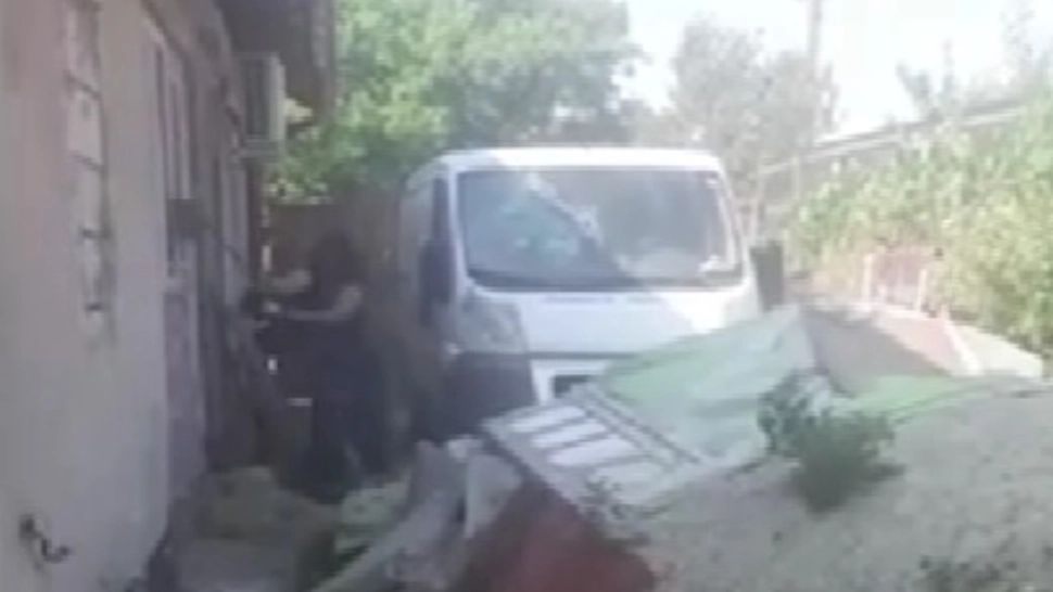 Scandal monstru în familie: Soția a distrus mașina și geamurile casei și a ajuns pe Facebook. S-a ales cu 200 de lei amendă și dosar penal