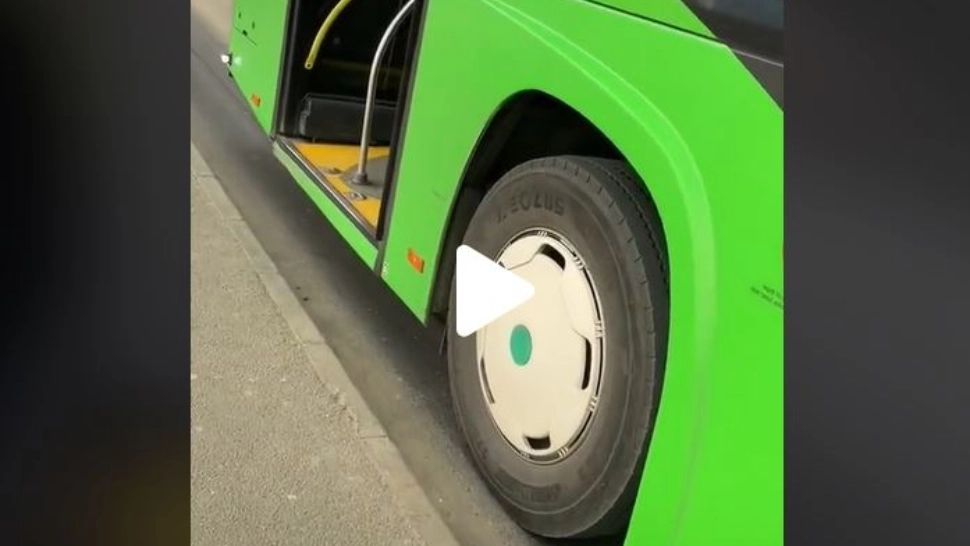 VIDEO – Un șofer de autobuz din Brașov a filmat ce a descoperit la finalul unei curse pe traseu: Pe toți vă aud că șoferii de autobuz sunt răi…