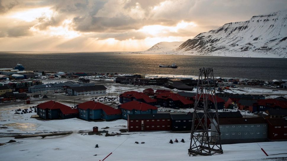 Rușii s-au supărat pe norvegieni. Bătaie pe unul dintre cele mai nordice zăcăminte de cărbune din lume