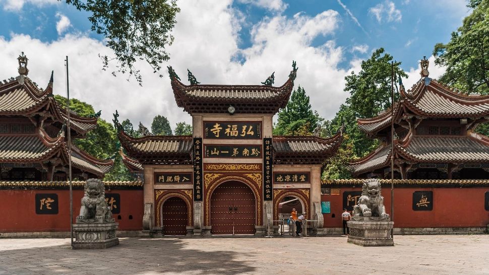 Mii de turiști au rămas blocați într-o stațiune din China. Pot pleca doar cu o singură condiție