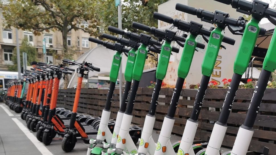 Trotinetele electrice închiriabile vor fi interzise - 90% dintre cetățeni sunt împotriva acestor servicii