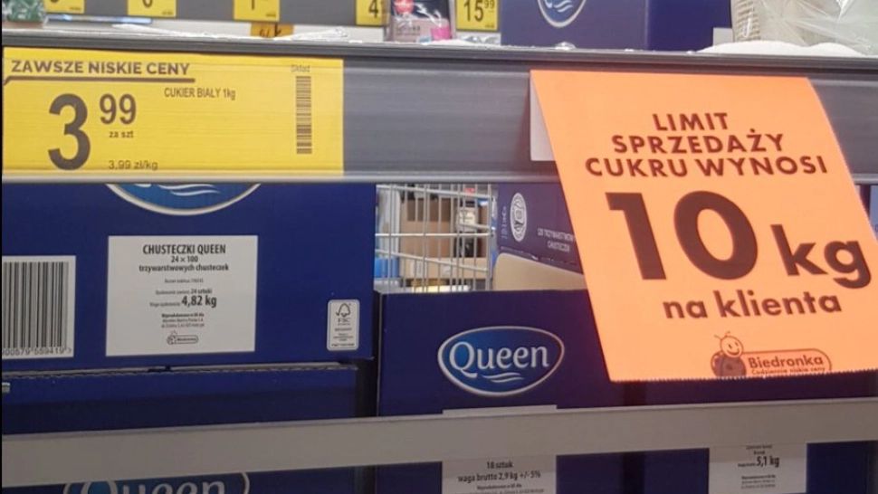 Isteria SCUMPIRILOR cuprinde Europa. Oamenii cumpără orice, de la zahăr la lemne de foc