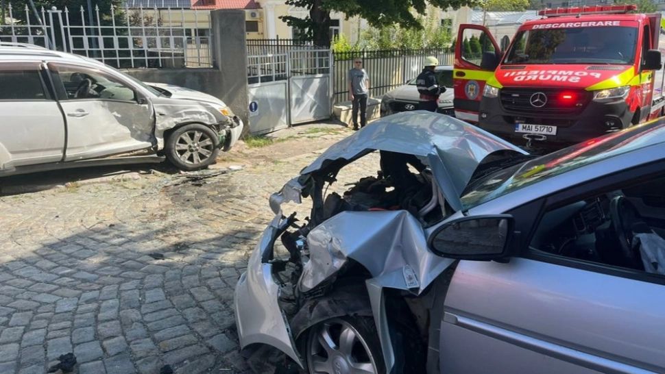 Accident  grav pe o stradă din Tulcea: o persoană a rămas încarcerată