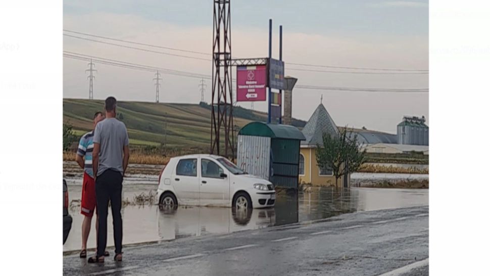Trafic îngreunat din cauza ploilor pe DE 581. La Bârlad s-a transmis mesaj RO-ALERT - VIDEO