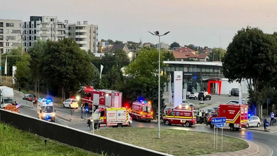 Un mort și 6 răniți grav, într-un accident, în Constanța. Mașina, făcută armonică după impactul cu un gard și un stâlp