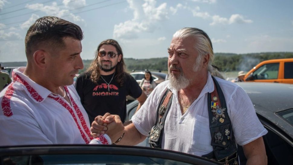 Eșec la nunta lui Simion: doar 2.000 de oameni au venit la eveniment deși erau așteptați 10.000 - Scandal după concertul Phoenix