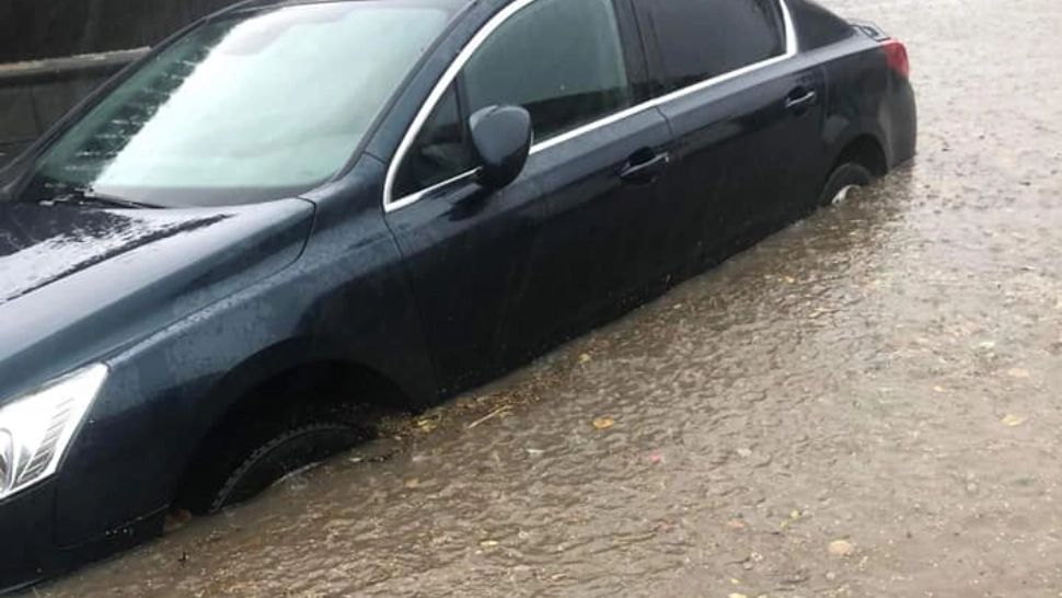 Canicula, înlocuită de FURTUNI: mai multe zone din țară, afectate de inundații și grindină. Temperaturile au SCĂZUT semnificativ - FOTO&VIDEO 