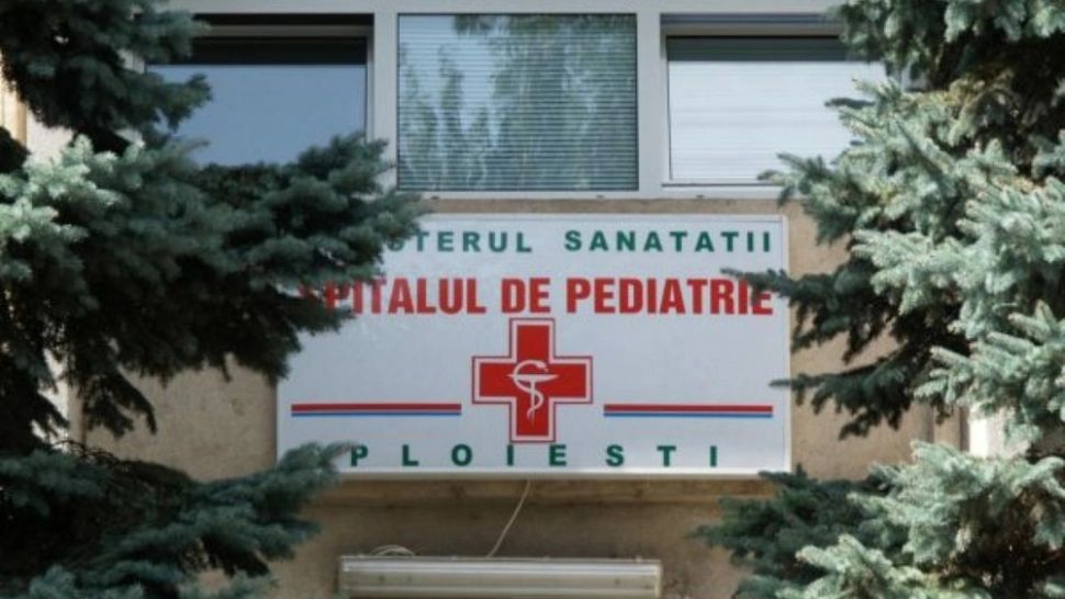 Medic scuipat, jignit, amenințat și lovit de către un grup de romi, la Spitalul de Pediatrie din Ploiești! Măsurile de securitate, sporite
