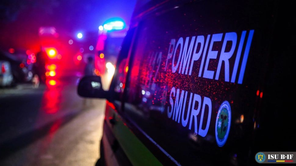 Un microbuz cu 8 persoane a intrat într-o remorcă, în județul Constanța! Una dintre victimele încarcerate a decedat