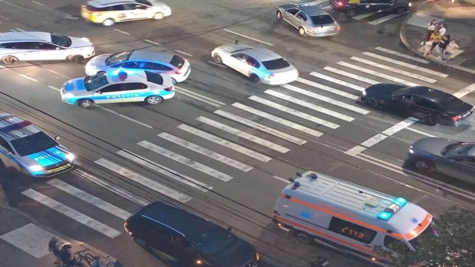 O adolescentă a MURIT, alta se zbate între viață și moarte, după ce au fost lovite pe o trecere de pietoni din Brăila