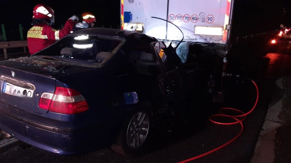 Accident îngrozitor, în Constanța - O persoană a murit după ce a intrat cu mașina sub un TIR