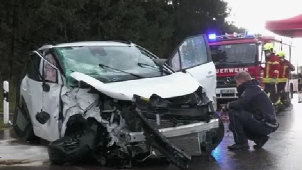 Accident deosebit de grav în Germania, soldat cu un mort și 9 răniți. Impactul, provocat de autoturism autonom 
