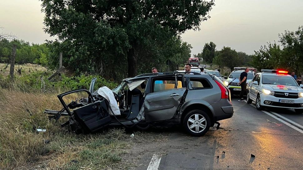 Accident îngrozitor în apropiere de Capitală - 4 persoane au murit, între care 2 copii - Traficul este complet blocat
