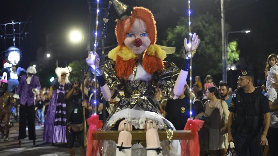 Paradă cu păpuși gigant, festival unic în România - FOTO