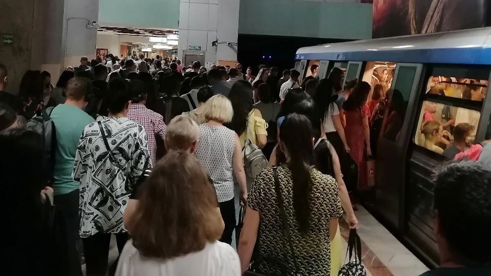 Probleme la metrou, în Capitală - Sorin Grindeanu: „Anul 2021 s-a încheiat cu datorii de 200 de milioane, dincolo de show-ul cu răngi”