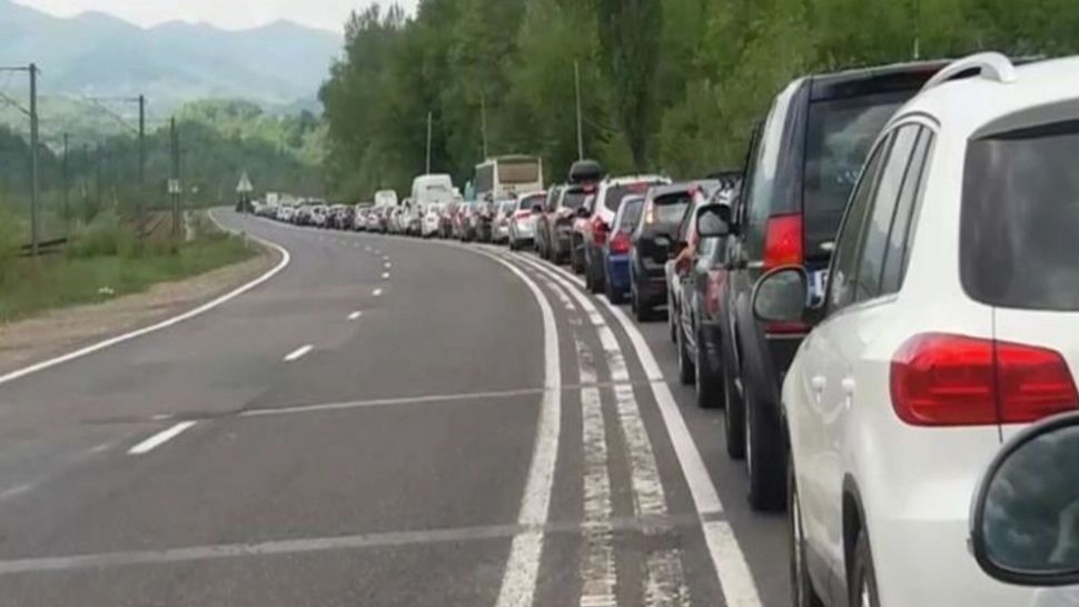 Trafic aglomerat pe Valea Prahovei. Poliția recomandă rute alternative