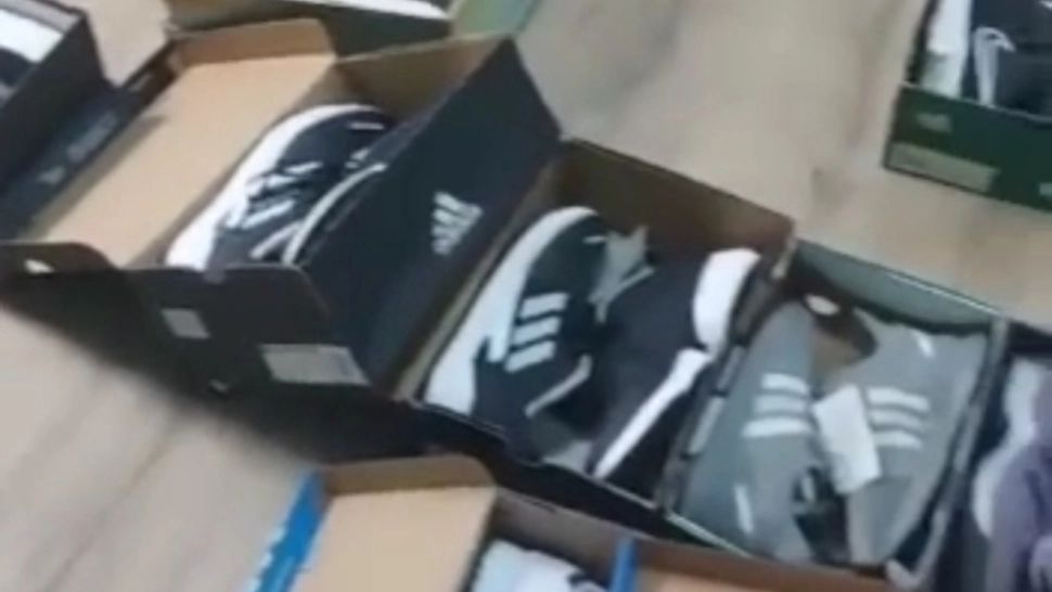 Prinși de jandarmi cu articole contrafăcute de 20.000 de lei