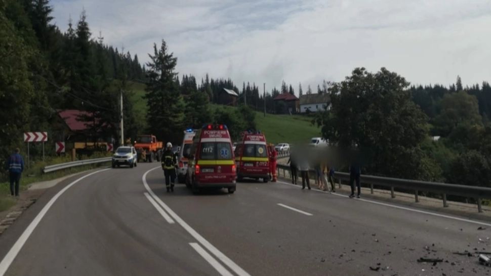 Carambol în Prahova. Patru mașini s-au tamponat. 6 răniți, printre care și un copil de doar 1 an