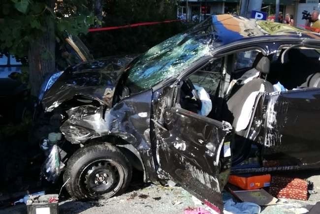 Accident teribil în Arad. O femeie a murit şi un bărbat a fost grav rănit, în urma unui impact violent - FOTO