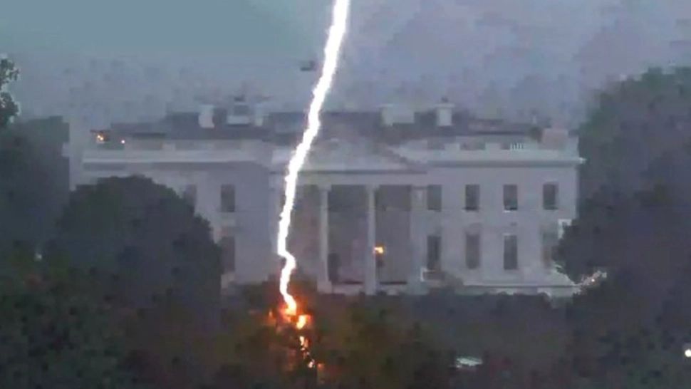 Tragedie la Casa Albă - Mai multe persoane au fost trăsnite de FULGER - 3 au murit | VIDEO