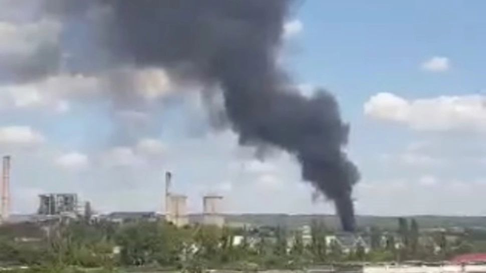 Incendiu la un depozit de hârtie din Craiova. Pompierii au intervenit de urgență