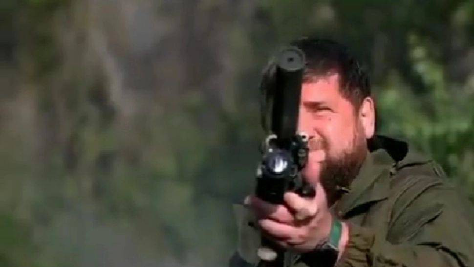Ordinul controversat dat de Kadîrov pentru a preveni mulţimi violente ca în Daghestan: "Trageţi al patrulea foc în cap!" 