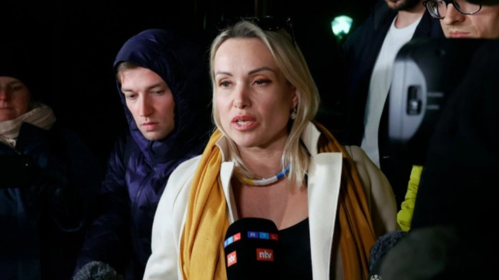 2 luni de AREST la domiciliu pentru jurnalista rusă care l-a sfidat pe PUTIN și a condamnat războiul din Ucraina