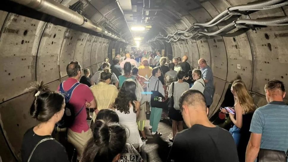 Pasageri blocați ore în șir în Tunelul Mânecii, după ce un tren s-a defectat - VIDEO