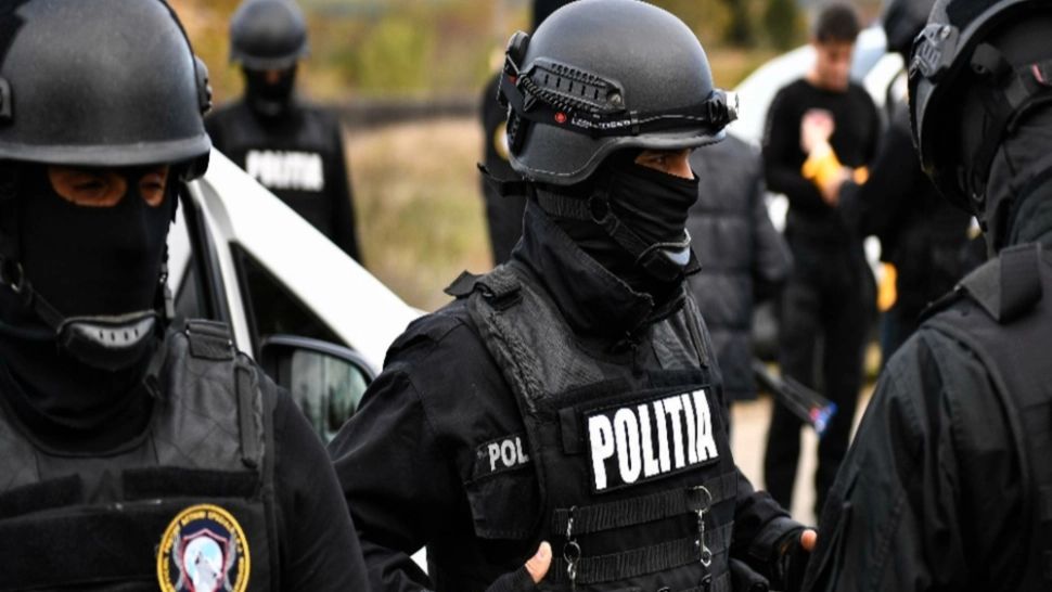 Percheziții în Sibiu și Cluj, într-un dosar de trafic de droguri. 10 persoane sunt audiate