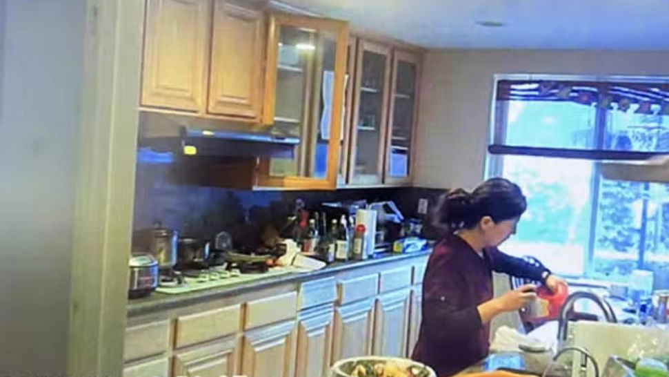 Un bărbat a montat o cameră video pentru a afla ce-i pune soția în mâncare - Ce a descoperit l-a șocat pe viață