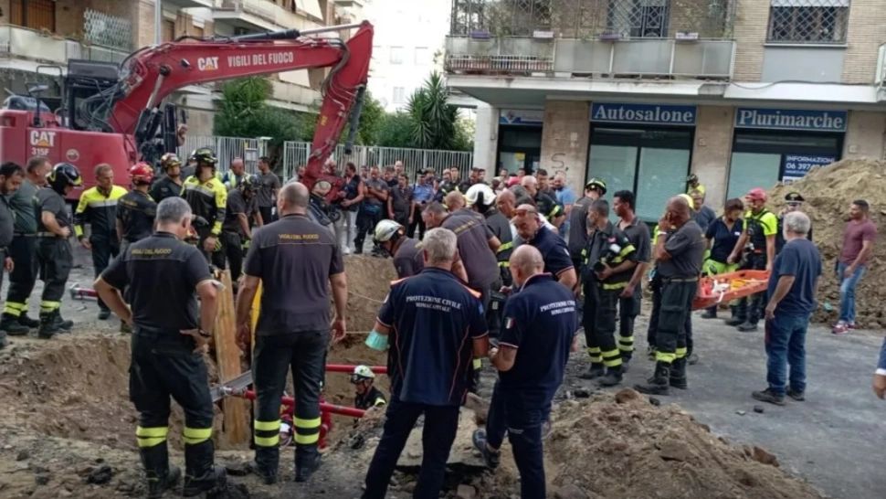 Un tunel s-a prăbușit peste hoții care voiau să jefuiască o bancă