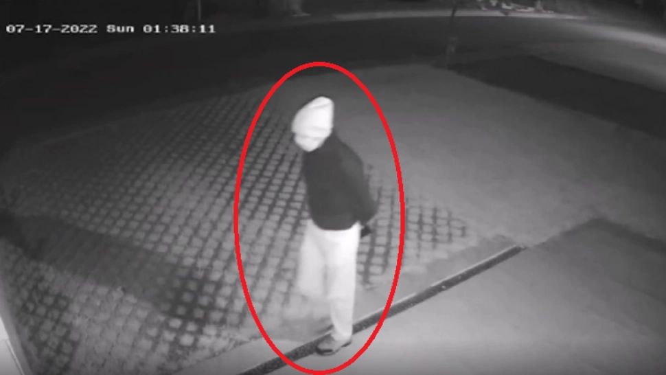 Hoț filmat în timp ce dădea târcoale caselor clujenilor: ipoteza ȘOCANTĂ pe care o iau în calcul oamenii