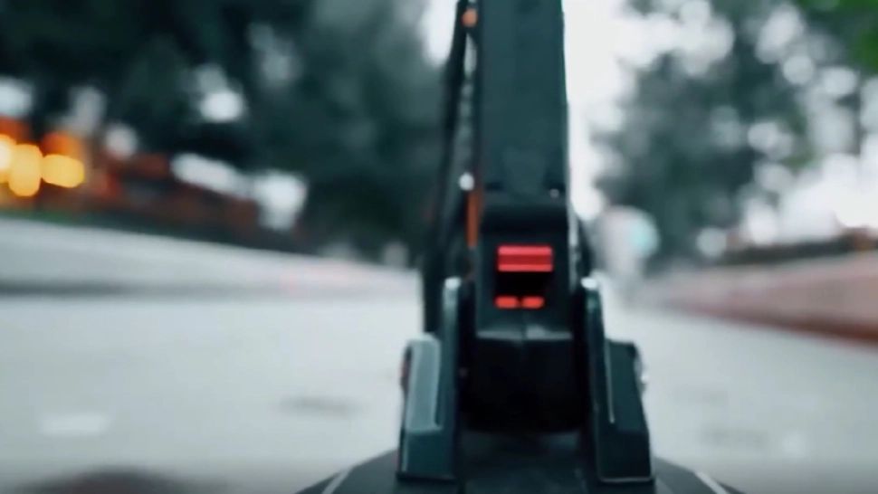 Val de atacuri ale bolnavilor psihici, în plină stradă! Atacatorul pe trotinetă a vorbit: MOTIVUL HALUCINANT pentru care le-a înțepat pe femei