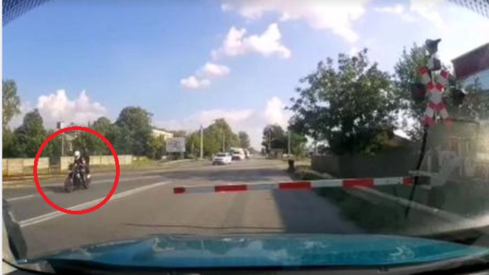 Motociclist teribilist, urmărit de poliție: scene demne de un film de acțiune în Neamț - VIDEO