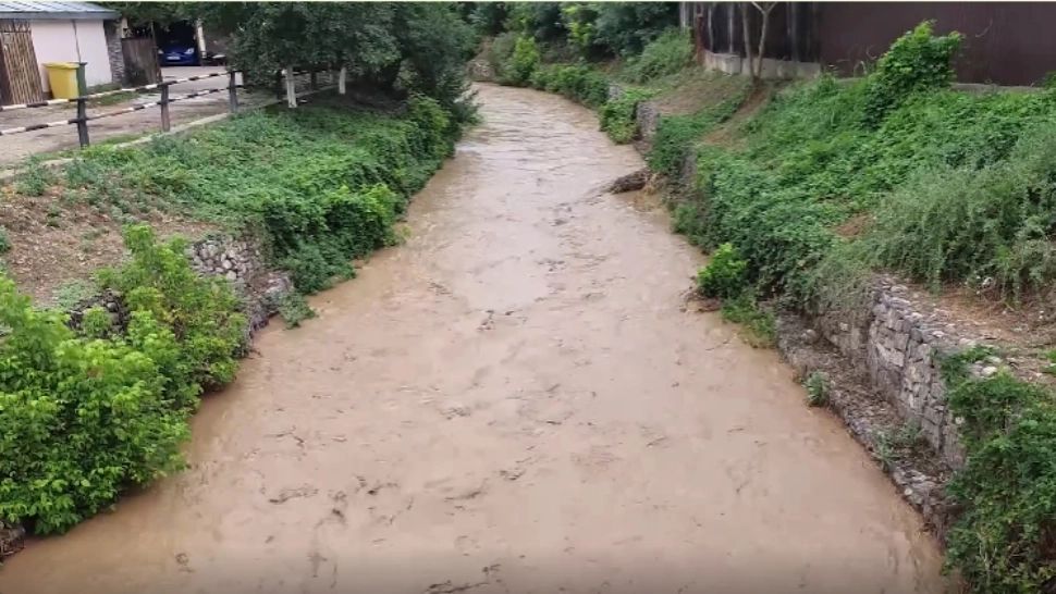 Furtuni puternice după canicula extremă din România: zone întregi, înghițite de ape - VIDEO 